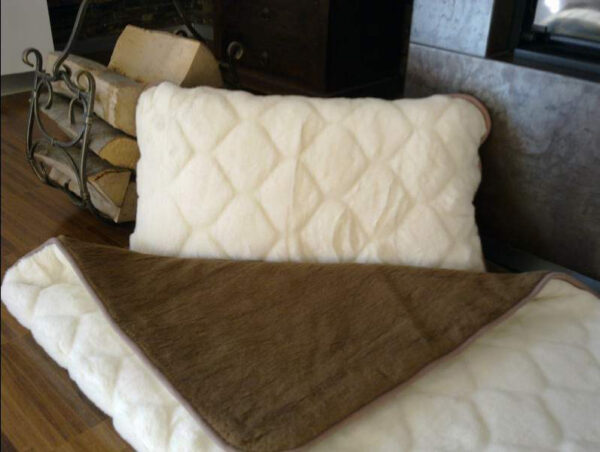 0630 Pościel z wełny Camel Ciemny + Kaszmir Wytłaczany 140x200 stan magazynowy 3 sztuki