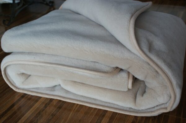 1153 Pościel wełniana Camel z wełny wielbłądziej 2 Light 140x200 + Materac wełniany