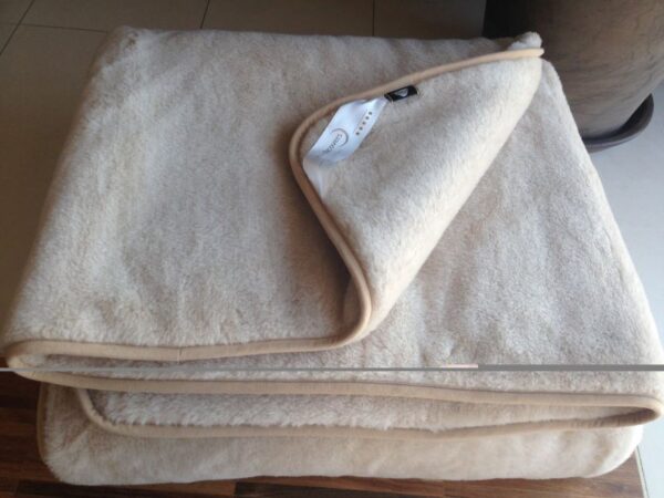 7 Kołdra wełniana Camel z wełny wielbłądziej Jasny Light 160x200 stan magazynowy 2 sztuki