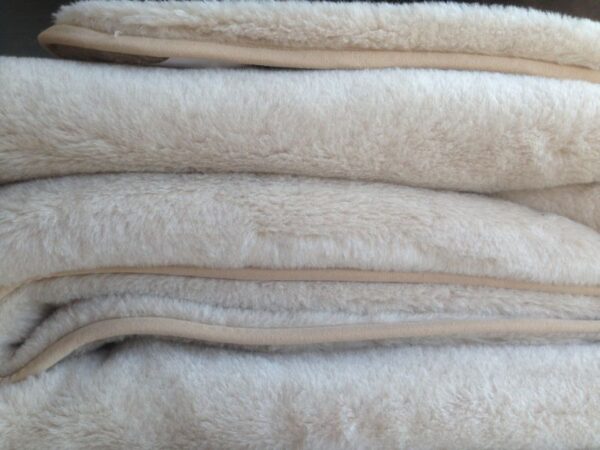 8 Kołdra wełniana Camel z wełny wielbłądziej Jasny Light 160x200 stan magazynowy 2 sztuki