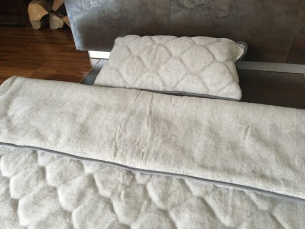 Pościel z wełny Alpaki Silver Caro + Alpaka Gładka 140x200 + Podkład wełniany