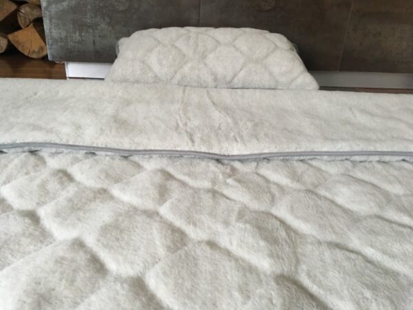 Pościel z wełny Alpaki Silver Caro + Alpaka Gładka 140x200 + Podkład wełniany
