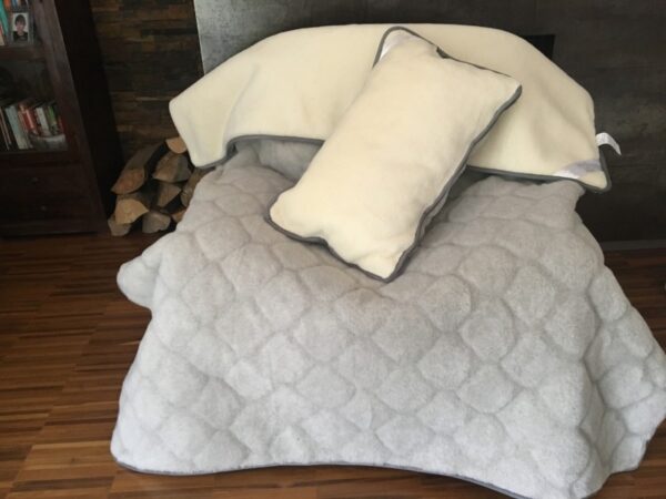 17 Pościel z wełny Alpaki Silver Caro Kaszmir Gładki 140x200 + Materac wełniany