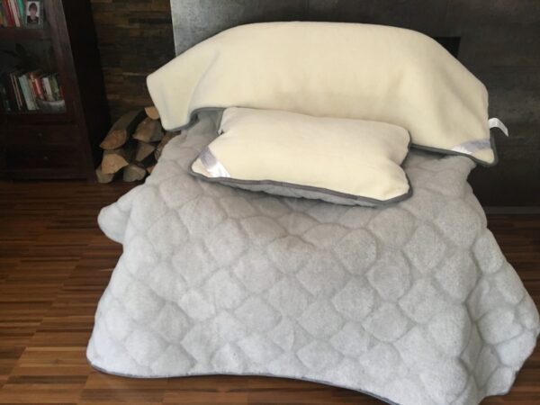 18 Pościel z wełny Alpaki Silver Caro Kaszmir Gładki 140x200 + Materac wełniany
