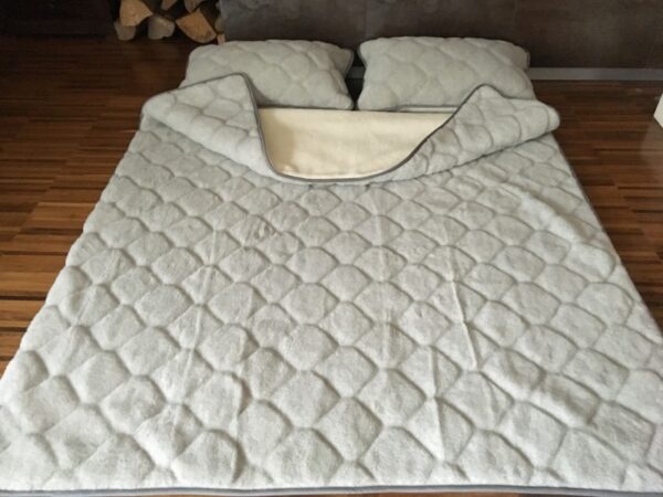 10 Pościel z wełny Alpaki Silver Caro Kaszmir Gładki 240x200 + Podkład wełniany
