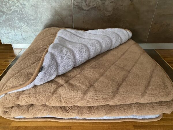 Kołdra z wełny Alpaki Alpina Pasy Camel Ciemny Pasy 160x200