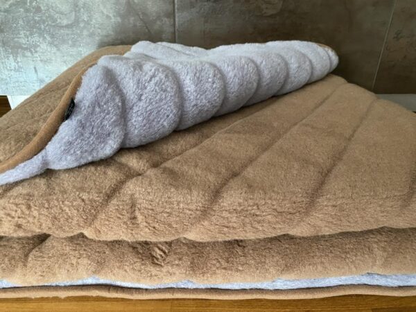 Kołdra z wełny Alpaki Alpina Pasy Camel Ciemny Pasy 160x200