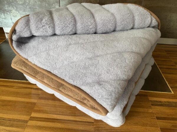 Kołdra z wełny Alpaki Silver Pasy Camel Ciemny Pasy 140x200