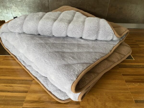 Kołdra z wełny Alpaki Silver Pasy Camel Ciemny Pasy 140x200
