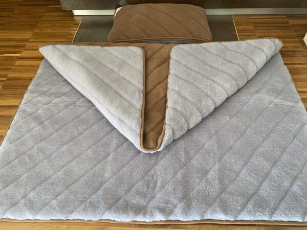 Pościel z wełny Alpaki Silver Pasy Camel Ciemny Pasy 140x200 + Materac wełniany