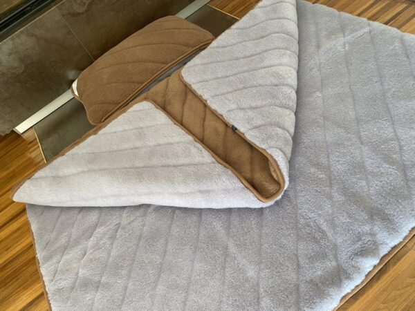 Pościel z wełny Alpaki Silver Pasy Camel Ciemny Pasy 140x200 + Materac wełniany