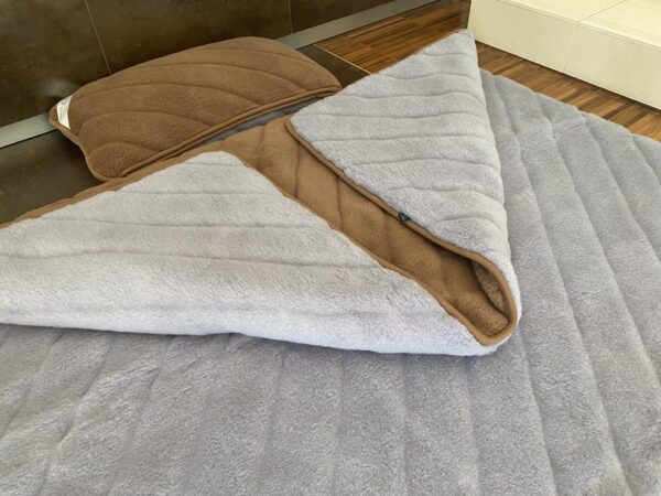 Pościel z wełny Alpaki Silver Pasy Camel Ciemny Pasy 140x200 + Materac wełniany