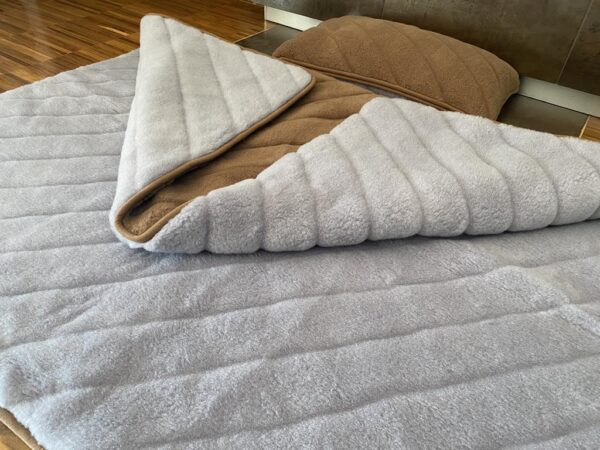 Pościel z wełny Alpaki Silver Pasy Camel Ciemny Pasy 140x200 + Materac wełniany