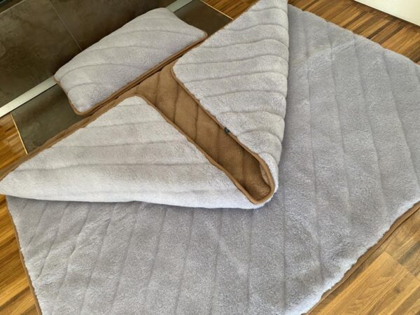 Pościel z wełny Alpaki Silver Pasy Camel Ciemny Pasy 140x200 + Materac wełniany