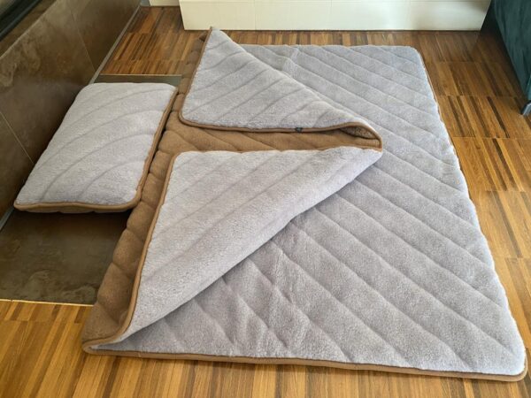 Pościel z wełny Alpaki Silver Pasy Camel Ciemny Pasy 140x200 + Materac wełniany
