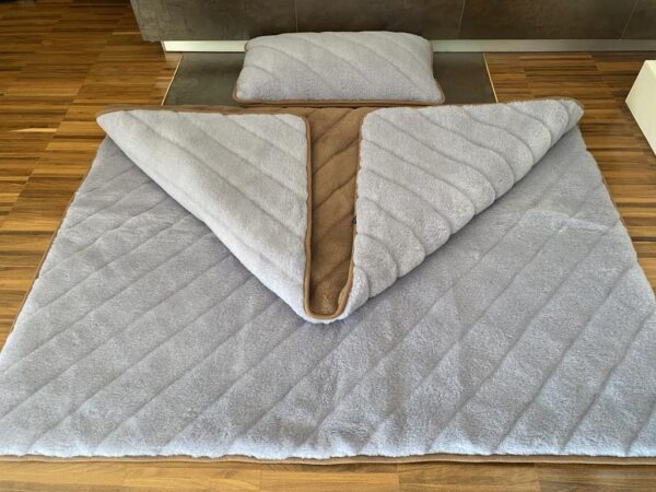 Pościel z wełny Alpaki Silver Pasy Camel Ciemny Pasy 140x200 + Materac wełniany