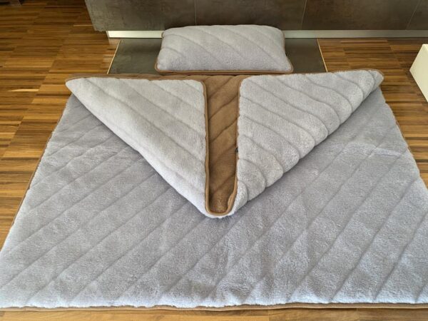 Pościel z wełny Alpaki Silver Pasy Camel Ciemny Pasy 140x200 + Materac wełniany