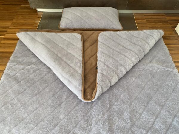 Pościel z wełny Alpaki Silver Pasy Camel Ciemny Pasy 140x200 + Materac wełniany