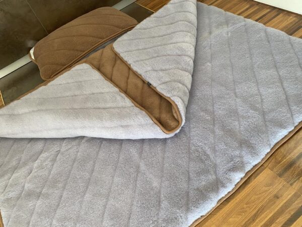 Pościel z wełny Alpaki Silver Pasy Camel Ciemny Pasy 140x200 + Materac wełniany