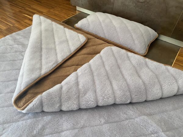 Pościel z wełny Alpaki Silver Pasy Camel Ciemny Pasy 140x200 + Materac wełniany