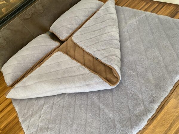 Pościel z wełny Alpaki Silver Pasy Camel Ciemny Pasy 160x200 + Materac wełniany