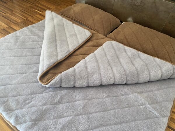 Pościel z wełny Alpaki Silver Pasy Camel Ciemny Pasy 160x200 + Materac wełniany