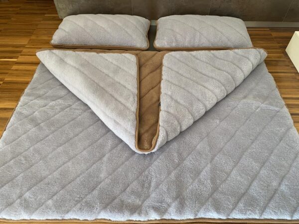Pościel z wełny Alpaki Silver Pasy Camel Ciemny Pasy 160x200 + Materac wełniany