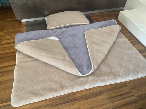 Pościel z wełny Alpaki Alpina Pasy Camel Jasny Pasy 140x200 + Materac wełniany
