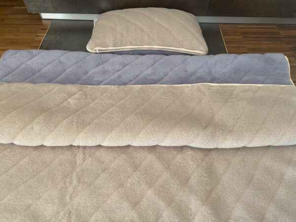 Pościel z wełny Alpaki Alpina Pasy Camel Jasny Pasy 140x200 + Materac wełniany