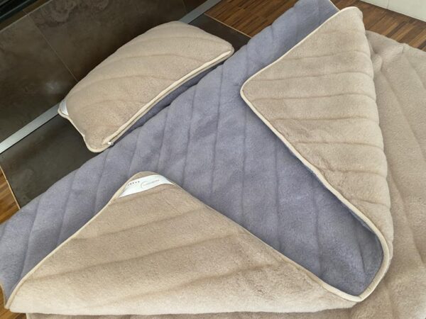 Pościel z wełny Alpaki Alpina Pasy Camel Jasny Pasy 140x200 + Materac wełniany