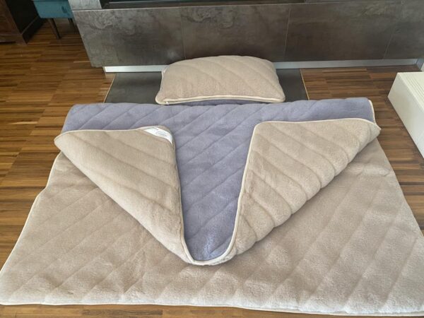 Pościel z wełny Alpaki Alpina Pasy Camel Jasny Pasy 140x200 + Materac wełniany