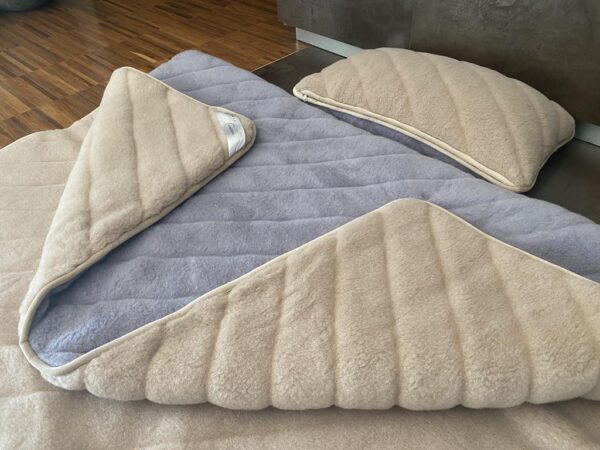 Pościel z wełny Alpaki Alpina Pasy Camel Jasny Pasy 140x200 + Materac wełniany
