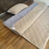 Pościel z wełny Alpaki Alpina Pasy Camel Jasny Pasy 140x200 + Materac wełniany