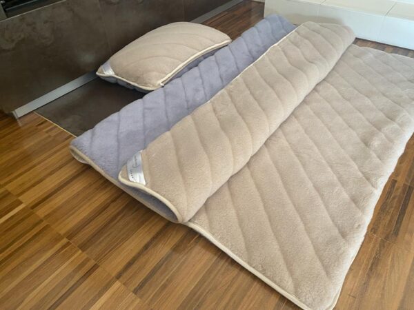 Pościel z wełny Alpaki Alpina Pasy Camel Jasny Pasy 140x200 + Materac wełniany