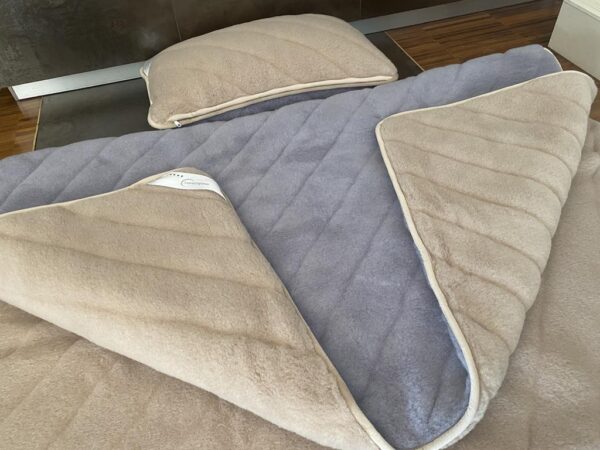 Pościel z wełny Alpaki Alpina Pasy Camel Jasny Pasy 140x200 + Materac wełniany