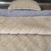 Pościel z wełny Alpaki Alpina Pasy Camel Jasny Pasy 140x200 + Materac wełniany