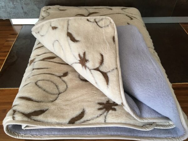 Pościel z wełny Alpaki Alpina Camel Rampicanti 200x200 + Materac wełniany