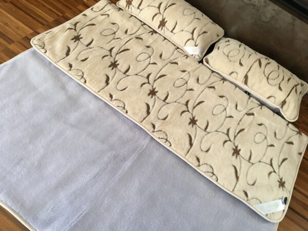 Pościel z wełny Alpaki Alpina Camel Rampicanti 200x200 + Materac wełniany
