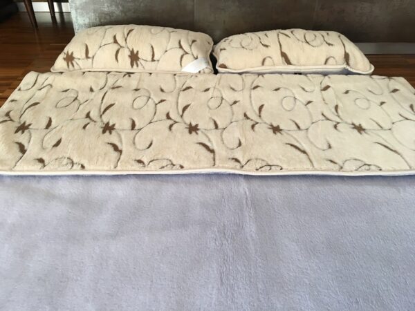 Pościel z wełny Alpaki Alpina Camel Rampicanti 200x200 + Materac wełniany