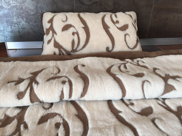 Pościel wełniana Camel z wełny wielbłądziej Szlachecka 140x200 + Materac wełniany