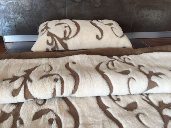 Pościel wełniana Camel z wełny wielbłądziej Szlachecka 140x200 + Materac wełniany
