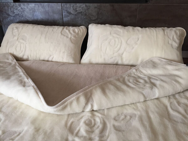 13 Pościel z wełny Camel Jasny + Kaszmir Róża 220x200 + Materac wełniany