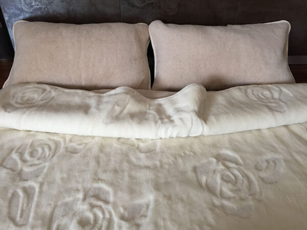 18 Pościel z wełny Camel Jasny + Kaszmir Róża 220x200 + Materac wełniany