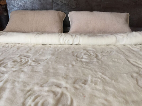 21 Pościel z wełny Camel Jasny + Kaszmir Róża 220x200 + Materac wełniany