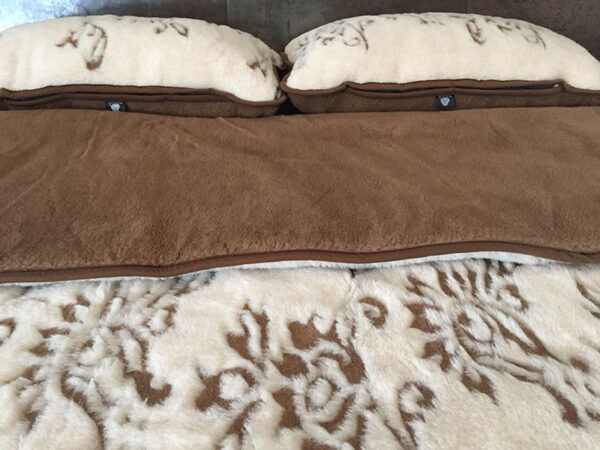 22 Pościel wełniana Camel z wełny wielbłądziej Aruba 200x200 + Materac wełniany