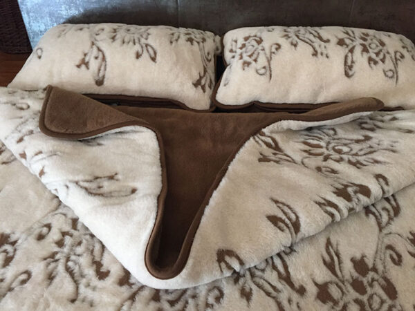 27 Pościel wełniana Camel z wełny wielbłądziej Aruba 200x200 + Materac wełniany