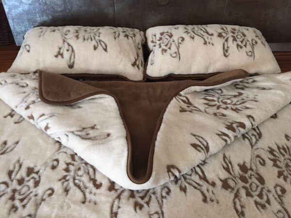 29 Pościel wełniana Camel z wełny wielbłądziej Aruba 200x200 + Materac wełniany