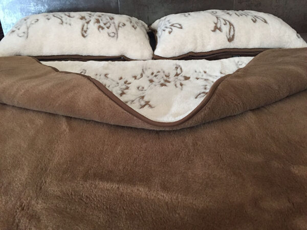 5 Pościel wełniana Camel z wełny wielbłądziej Aruba 200x200 + Materac wełniany