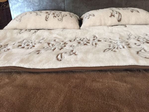 7 Pościel wełniana Camel z wełny wielbłądziej Aruba 200x200 + Materac wełniany