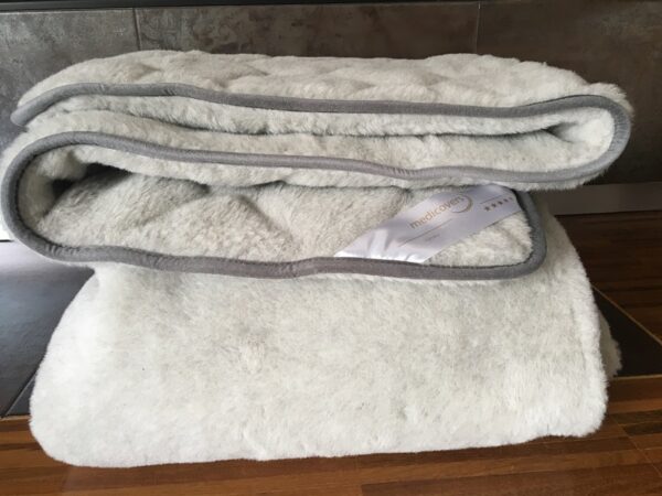Kołdra z wełny Alpaki Silver Caro + Alpaka Gładka 200x200